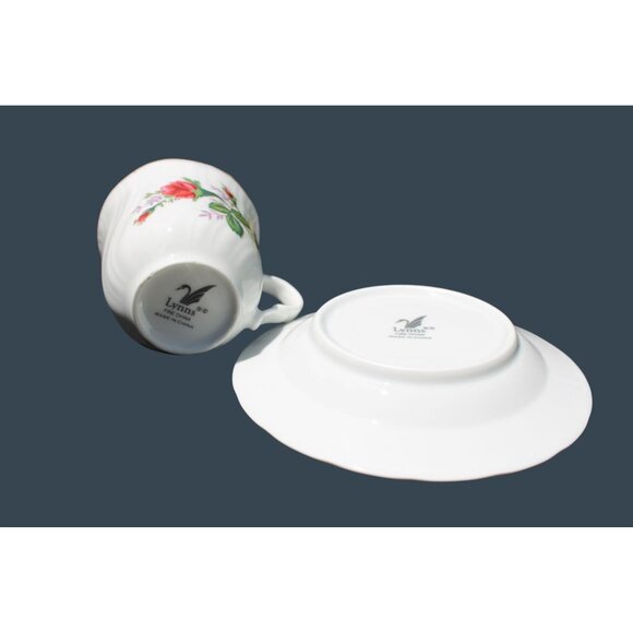 Vintage Lynn's Fine China Tea Cup & Saucer Set With Delicate Floral Design - Picture 5 of 5